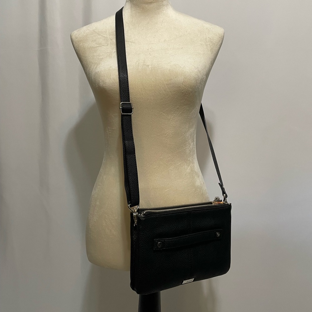 Thirty-One Jewell Black Pebble Snake Print Crossbody/Clutch Wallet/ Purse